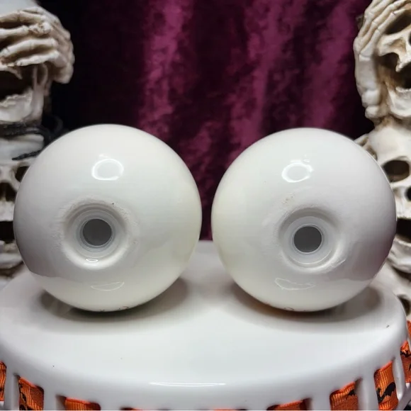 Halloween Spooky Season Green Yellow Ceramic Eyeball Salt & Pepper Shaker Set - Picture 6 of 12